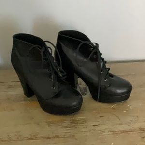 SODA BLACK HEELED BOOTIES SIZE 8 USED